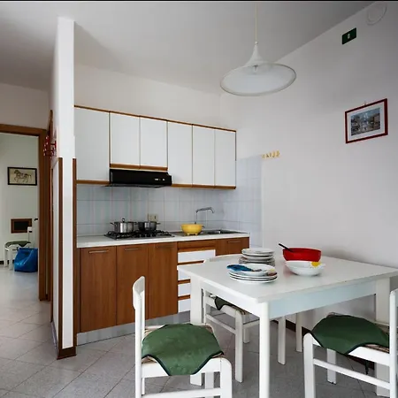 Apartment Warm And Bright In Near The Sea